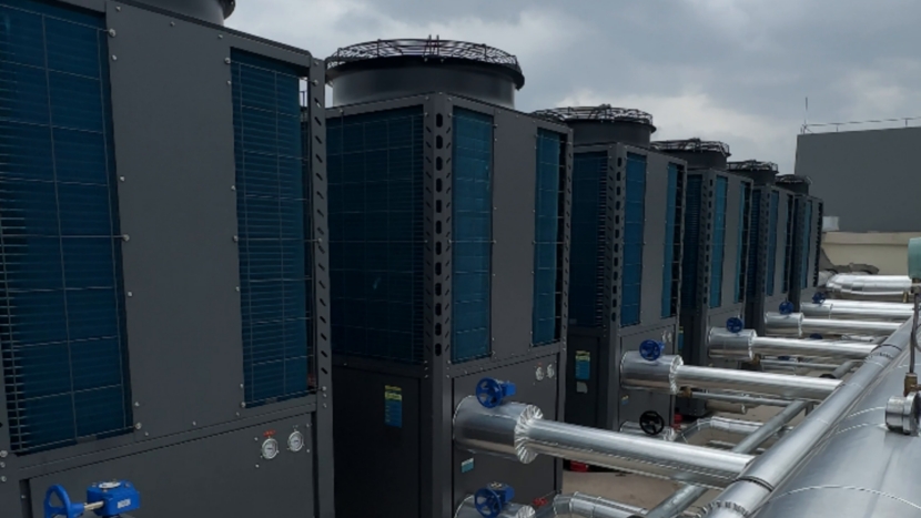 Integrated hot and cold water supply with dual-source heat pump reduces costs and consumption for self built factories